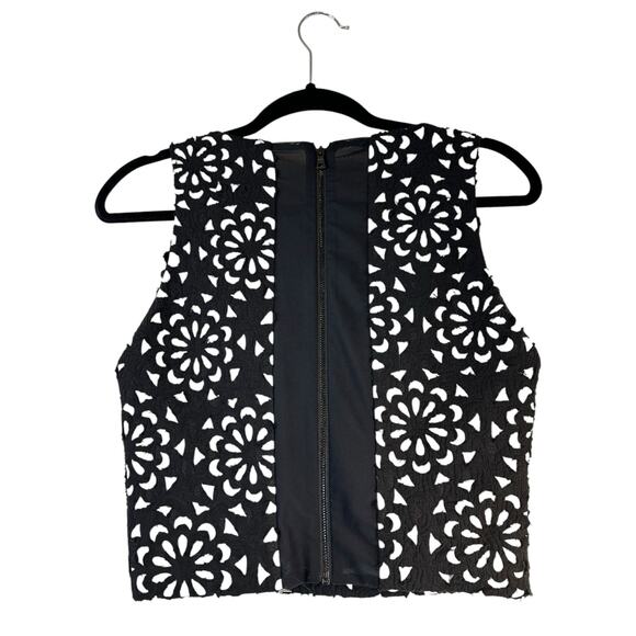 Alice + Olivia Black Floral Laser Cut Lyla Crop Top - Size 8 - Picture 4 of 9